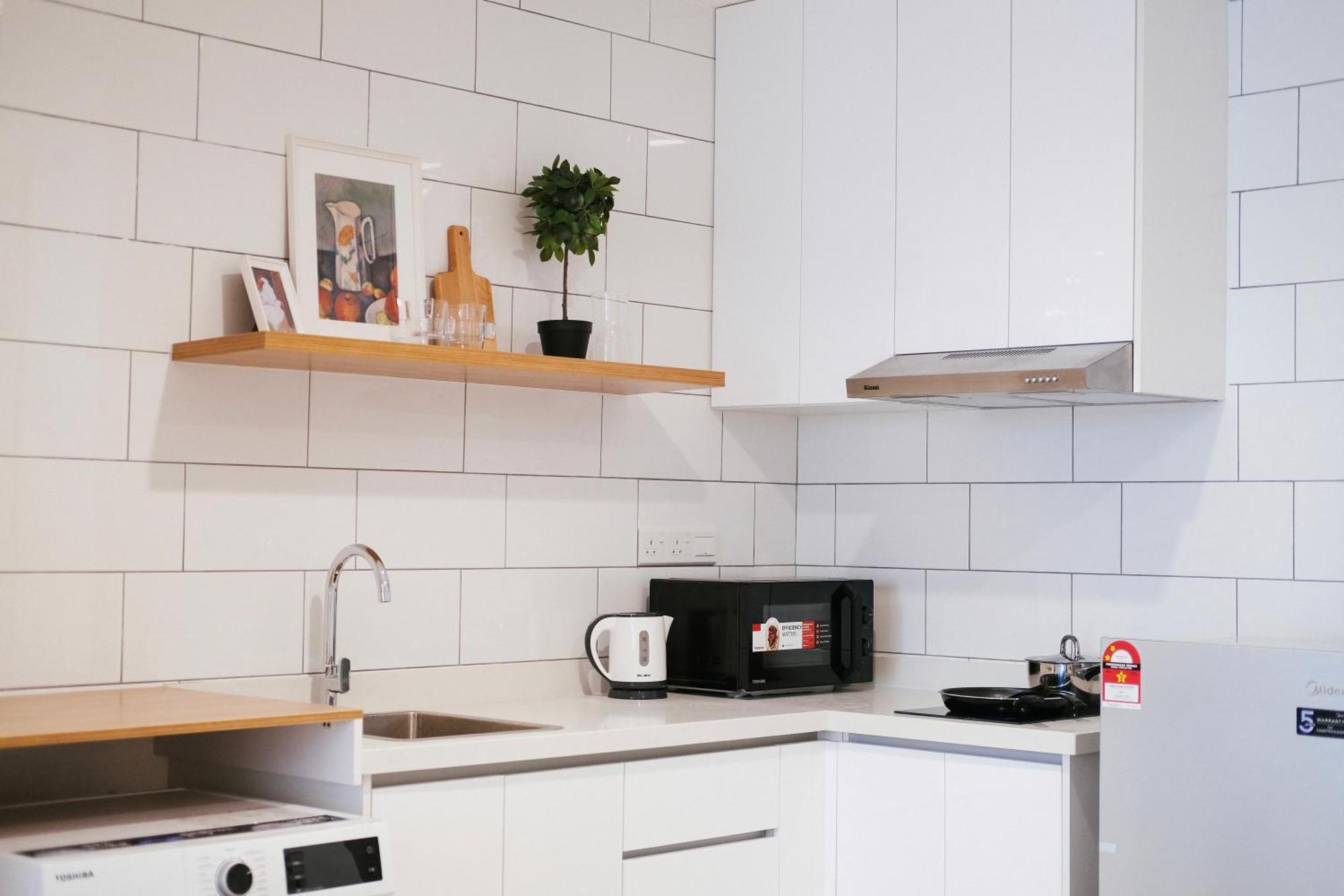 الشقق الفندقية كوالالمبورفي  Arte Mont Kiara المظهر الخارجي الصورة A microwave oven in a kitchen