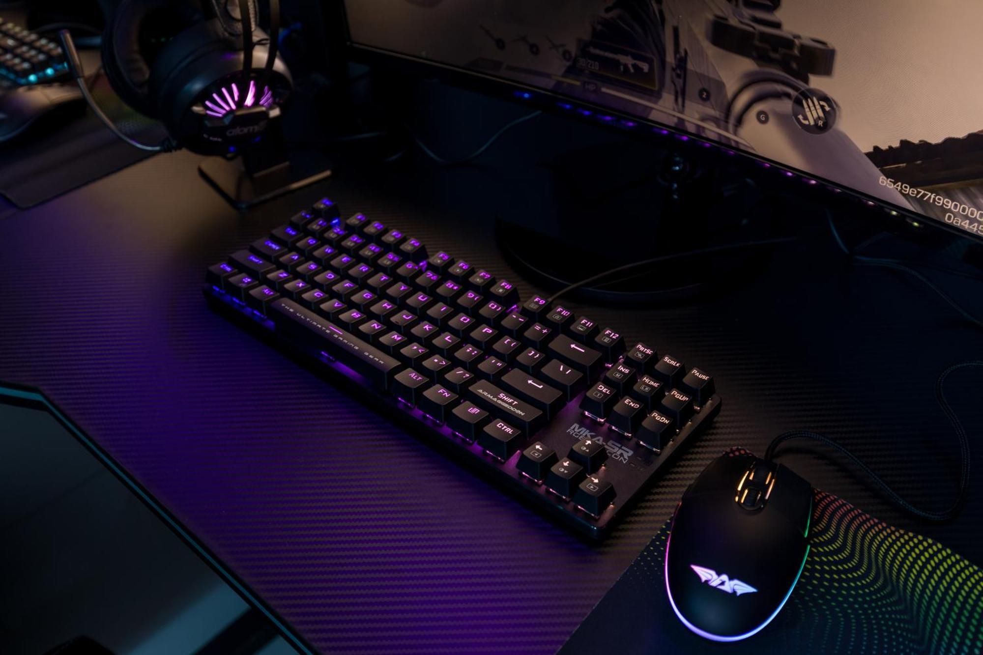 الشقق الفندقية كوالالمبورفي  Arte Mont Kiara المظهر الخارجي الصورة A Razer gaming keyboard and mouse